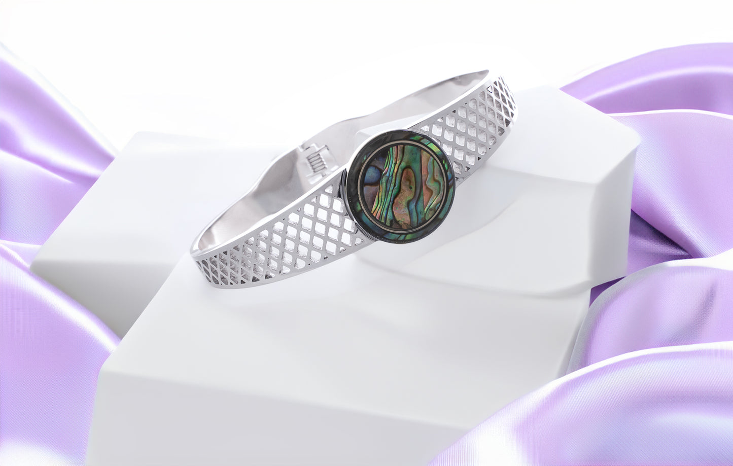 PEARL MESH CUFF