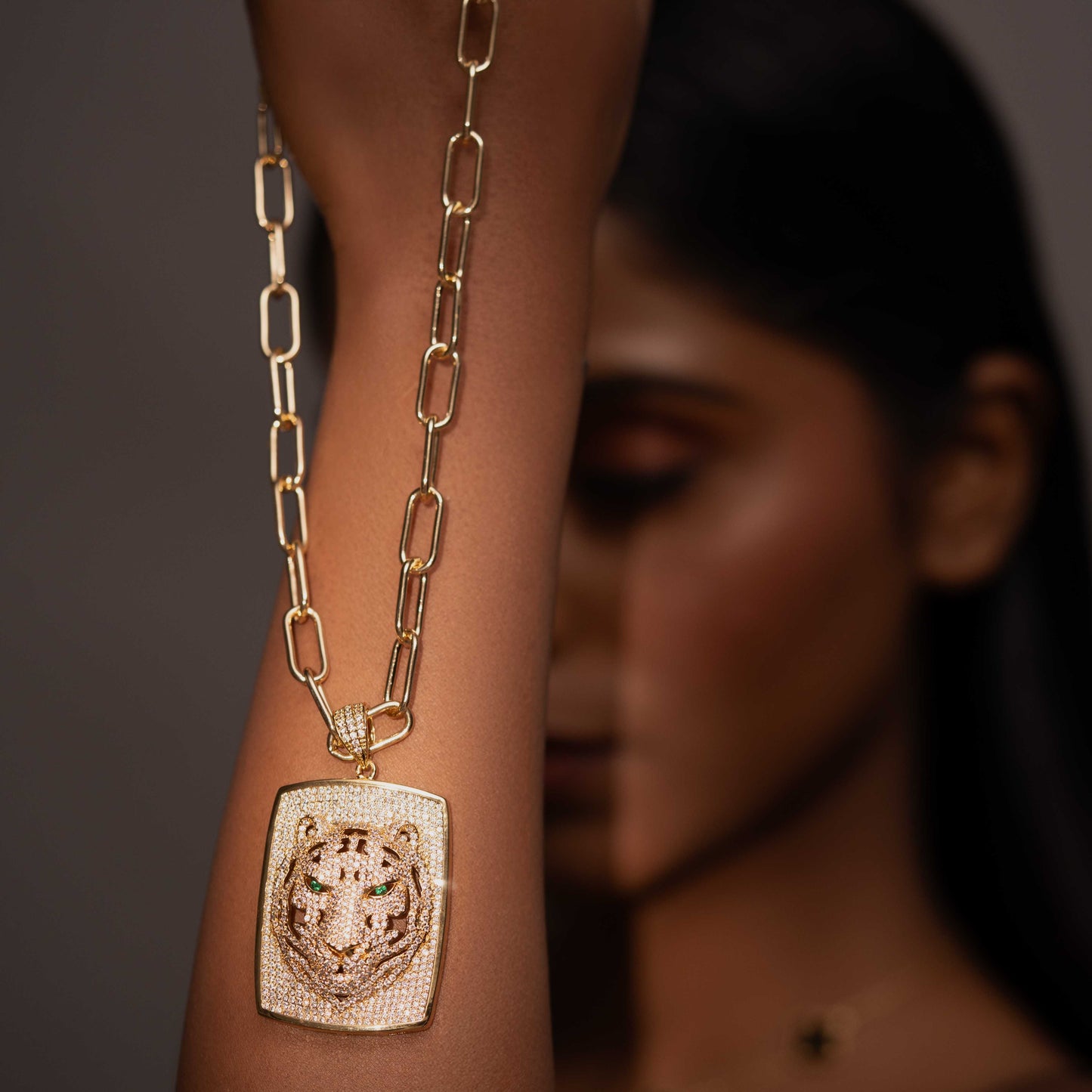 18KT GOLD PLATED EXOTIC AMERICAN DIAMOND WORK PENDANT - BIA