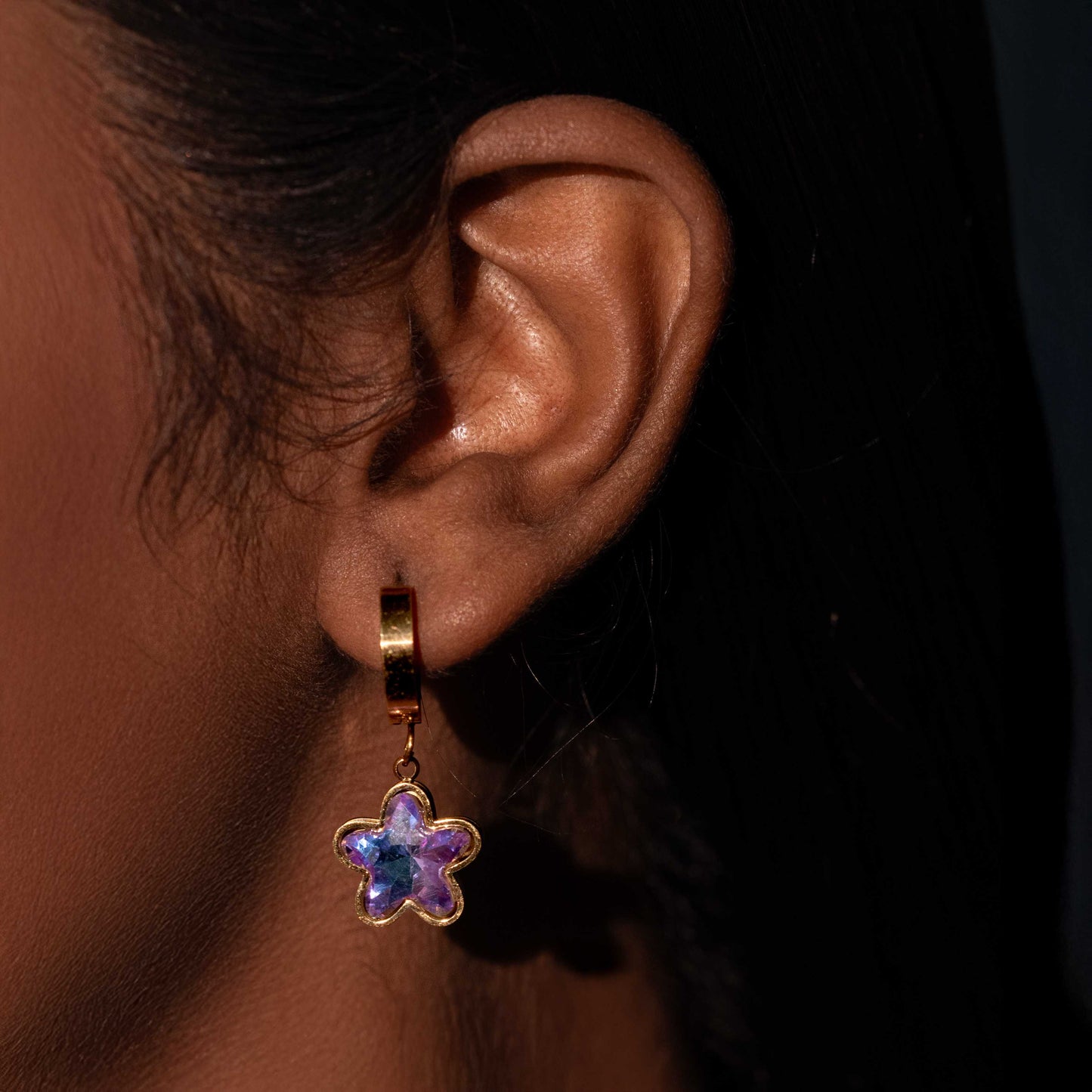 18KT GOLD PLATED MINIMAL STAR CHARM HOOPS EARRINGS - CHLOE