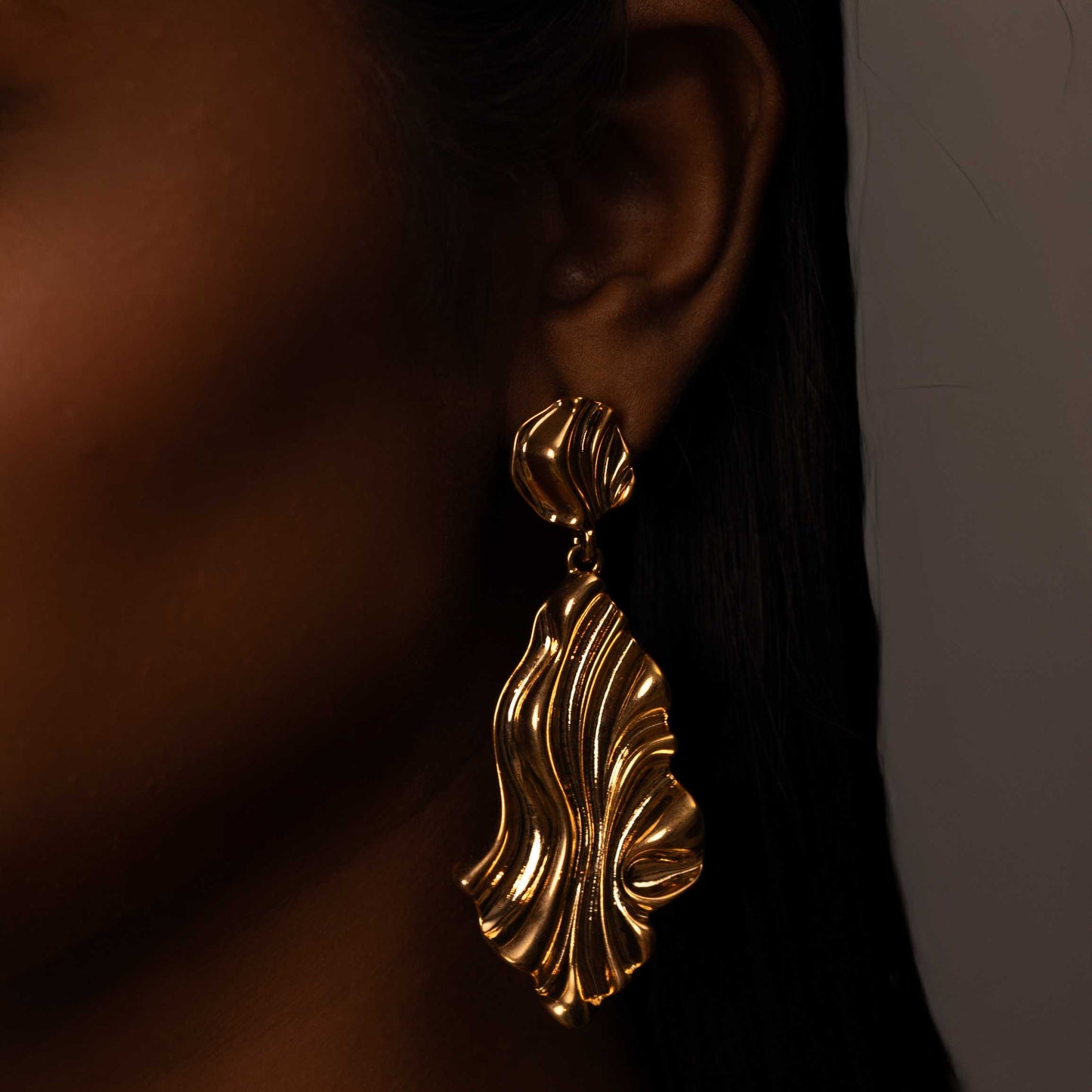 18KT GOLD PLATED DANGLER EARRING - WAVY