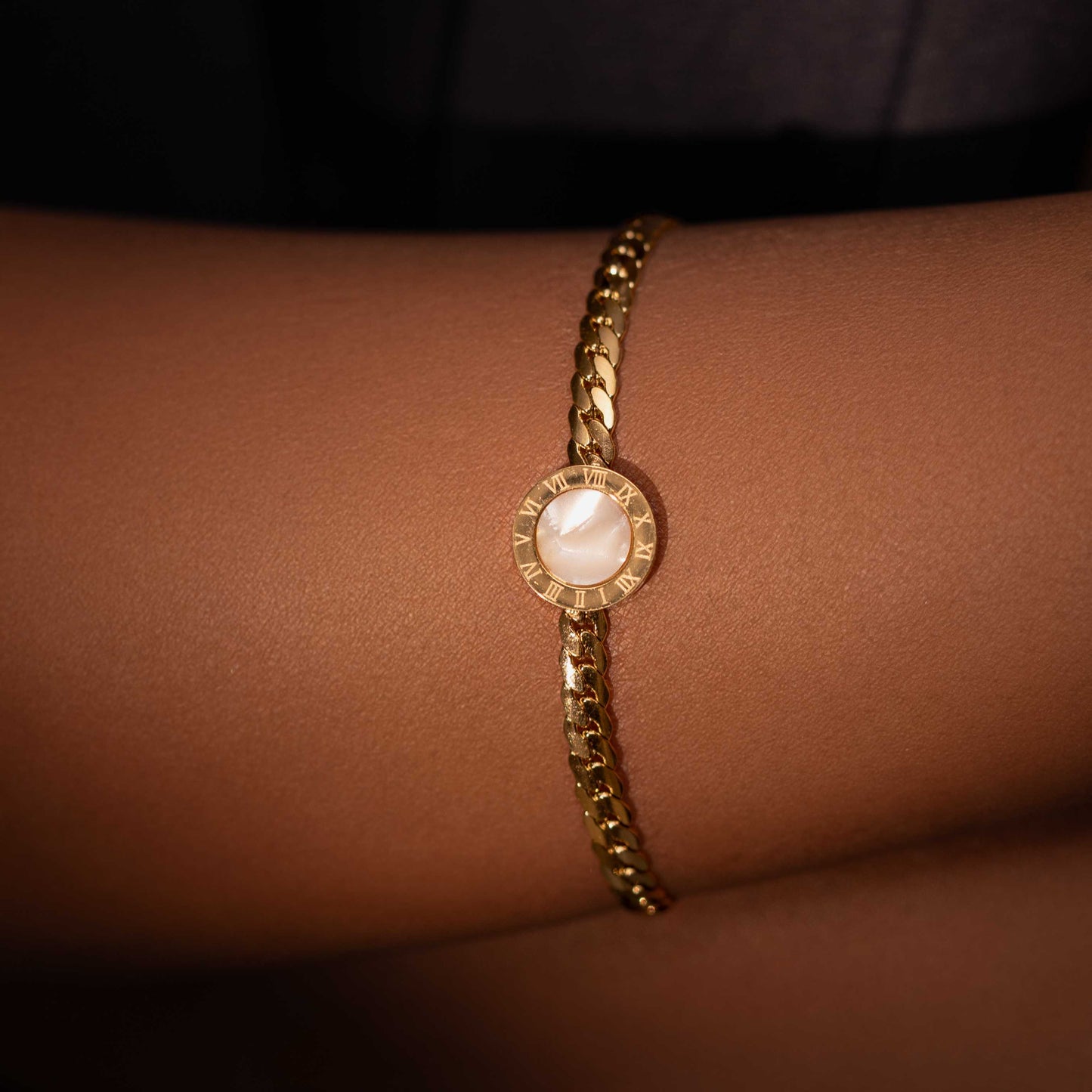 18KT GOLD PLAYED DAILY WEAR MOP BRACELET WITH SNAKE CHAIN - DONNA