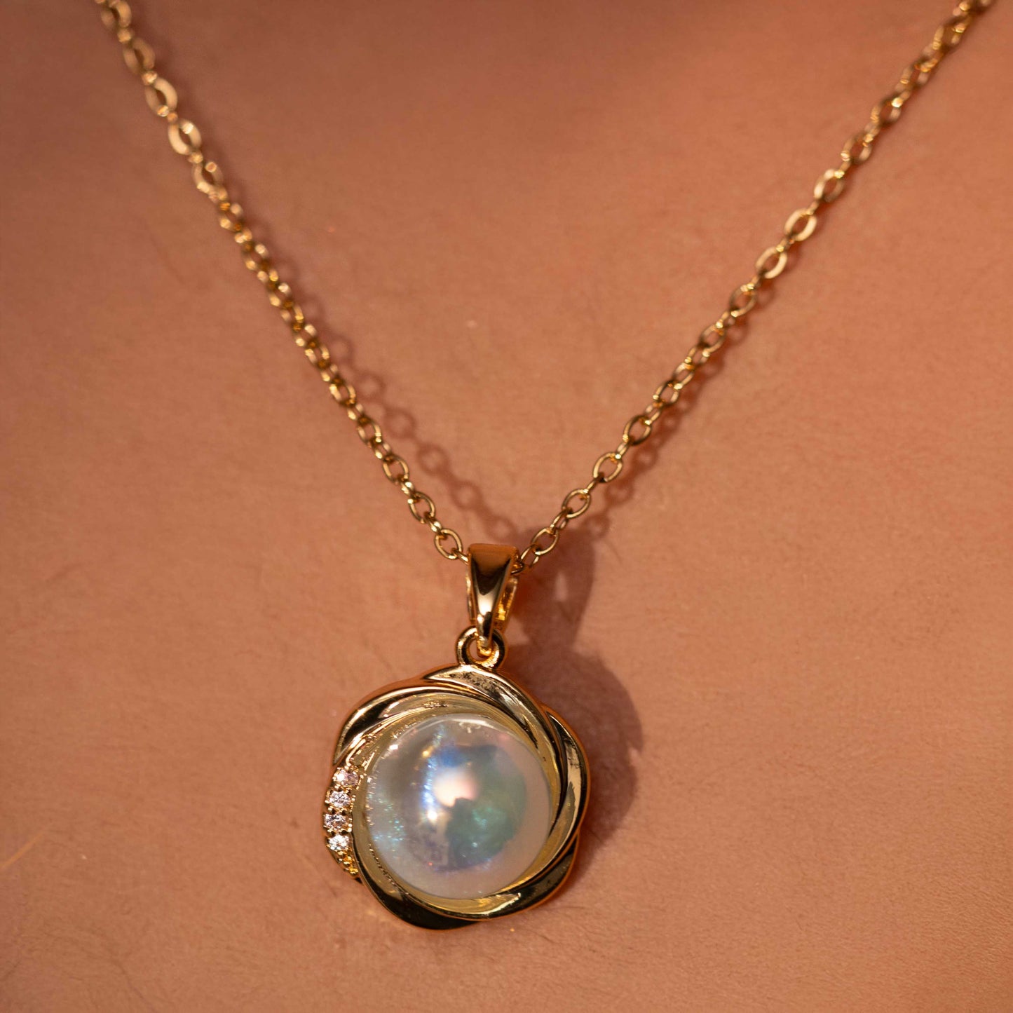 18KT GOLD PLATED BLUE PEARL PENDANT - ELLIE