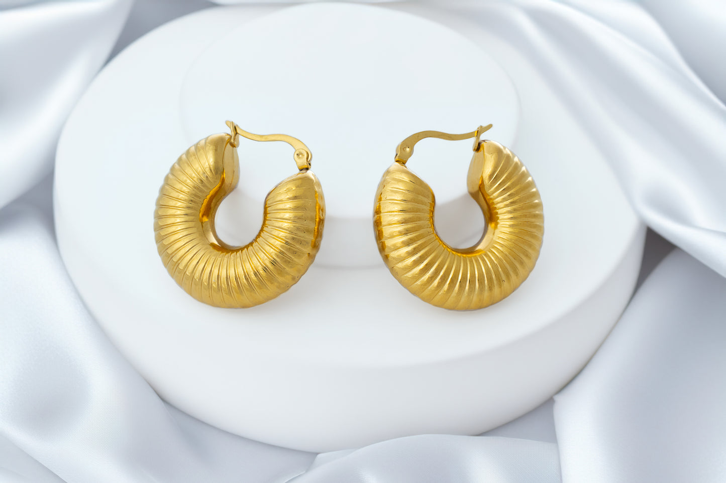 18KT GOLD PLATED CHUNKY CROISSANT HOOPS EARRINGS - KENDALL