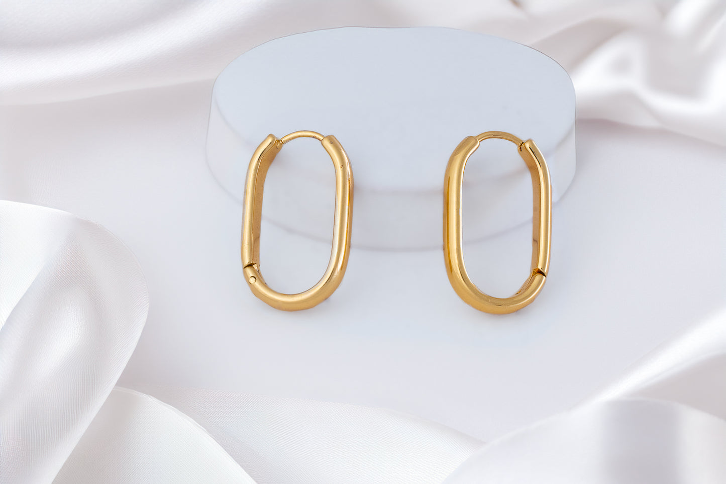 OVAL HOOPS