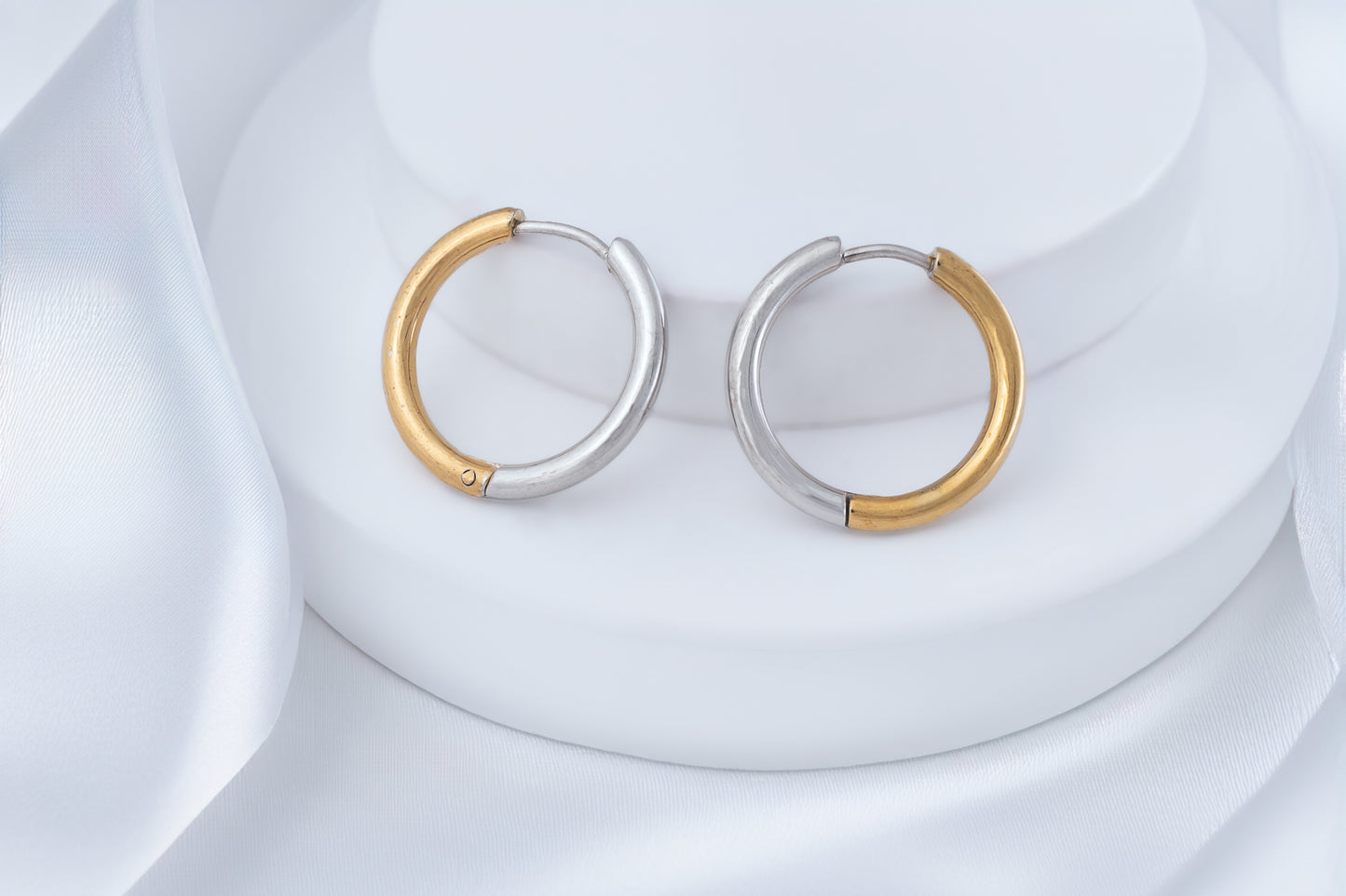 REVERSABLE GOLD/SILVER HOOPS