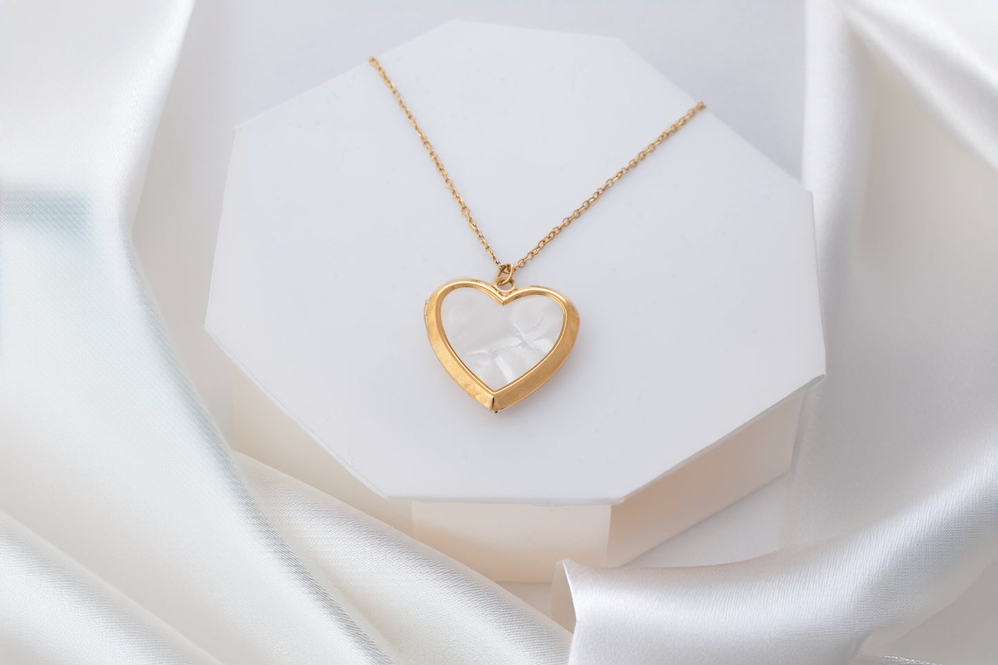 OPEN HEART PENDANT