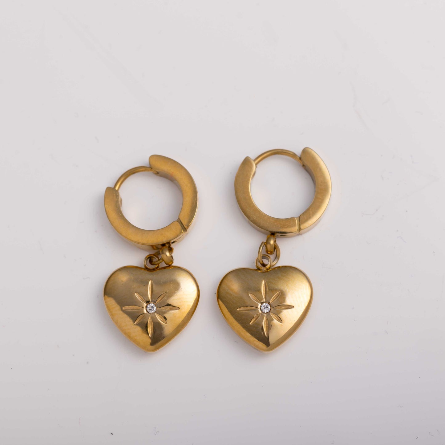 18KT GOLD PLATED MINIMAL CHARM HOOPS EARRINGS - JADE