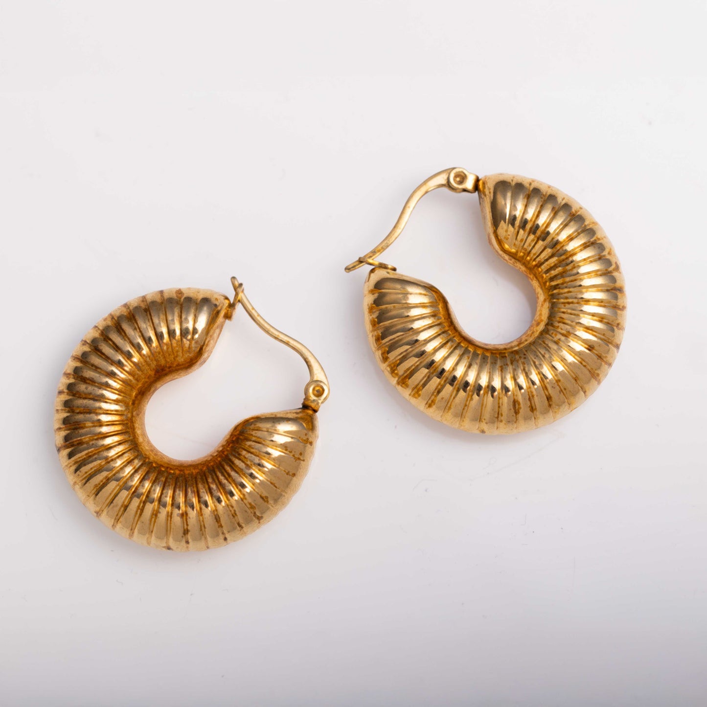 18KT GOLD PLATED CHUNKY CROISSANT HOOPS EARRINGS - KENDALL