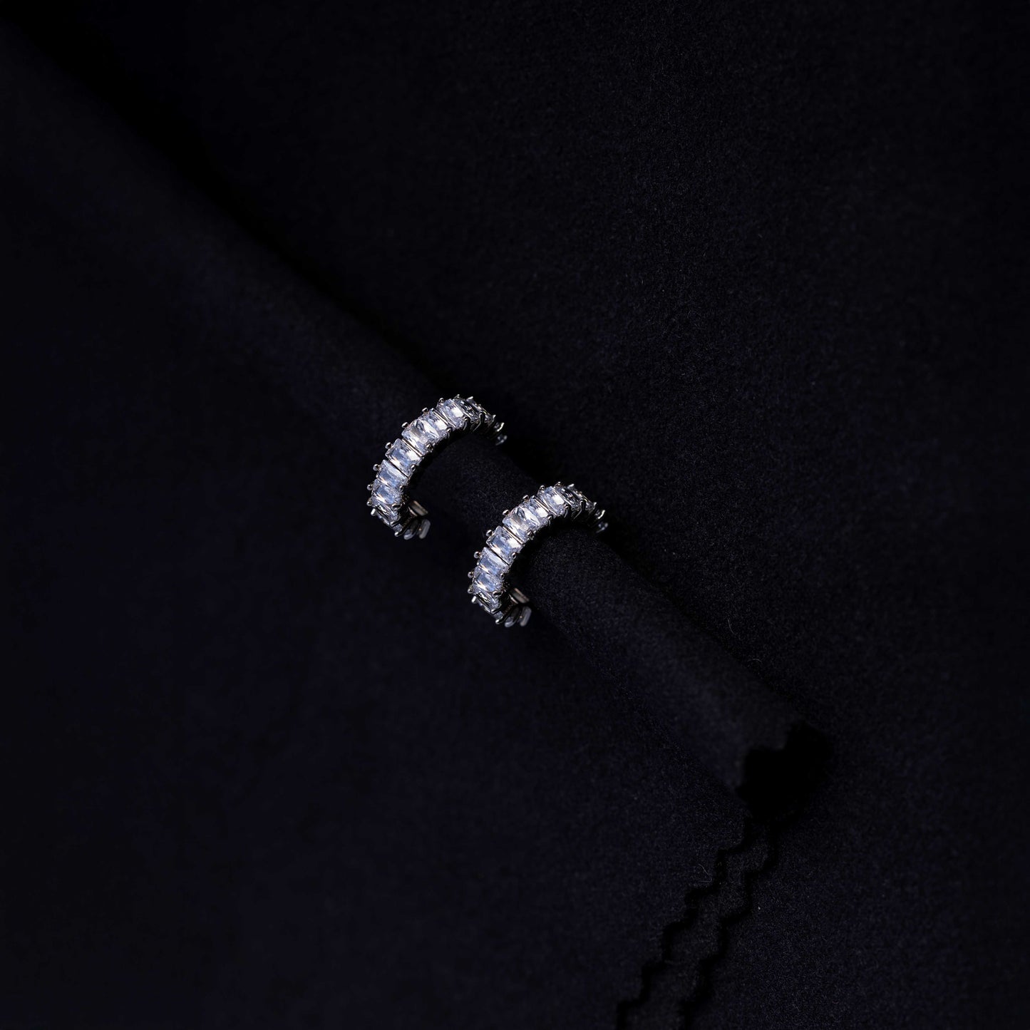 RHODIUM PLATED BAGUETTE CUT EARCUFF - ARIANA
