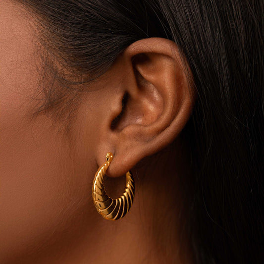 18KT GOLD PLATED MINIMAL OFFICE WEAR HOOPS EARRINGS - CORAL