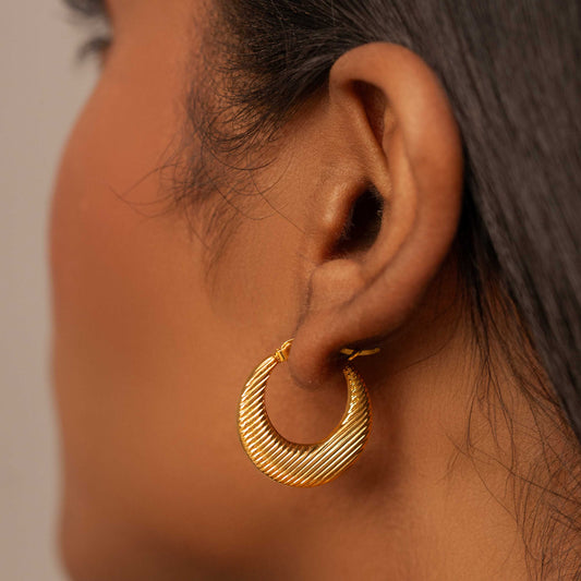 18KT GOLD PLATED MINIMAL DAILY WEAR HOOPS EARRINGS - CAROLINE