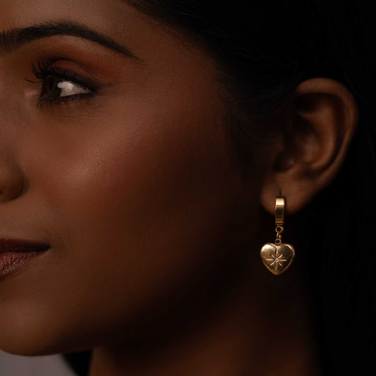 18KT GOLD PLATED MINIMAL CHARM HOOPS EARRINGS - JADE