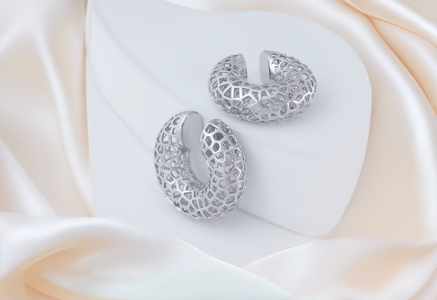 CHUNKY SILVER EARCUFF