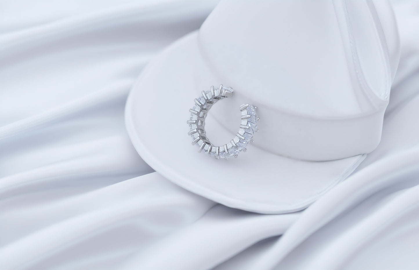 STARRY EYE EARCUFF