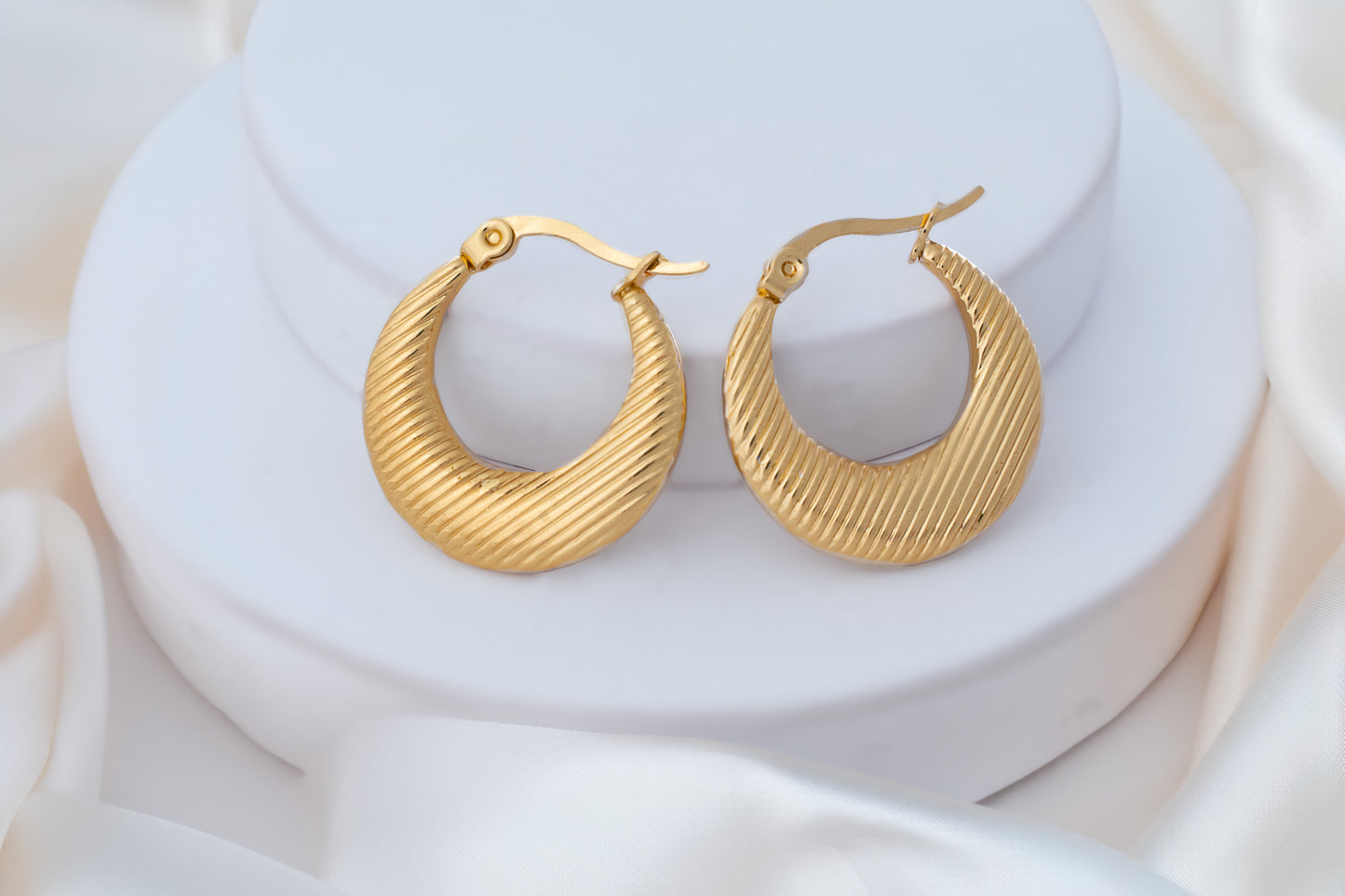 KENDALL JENNER HOOPS