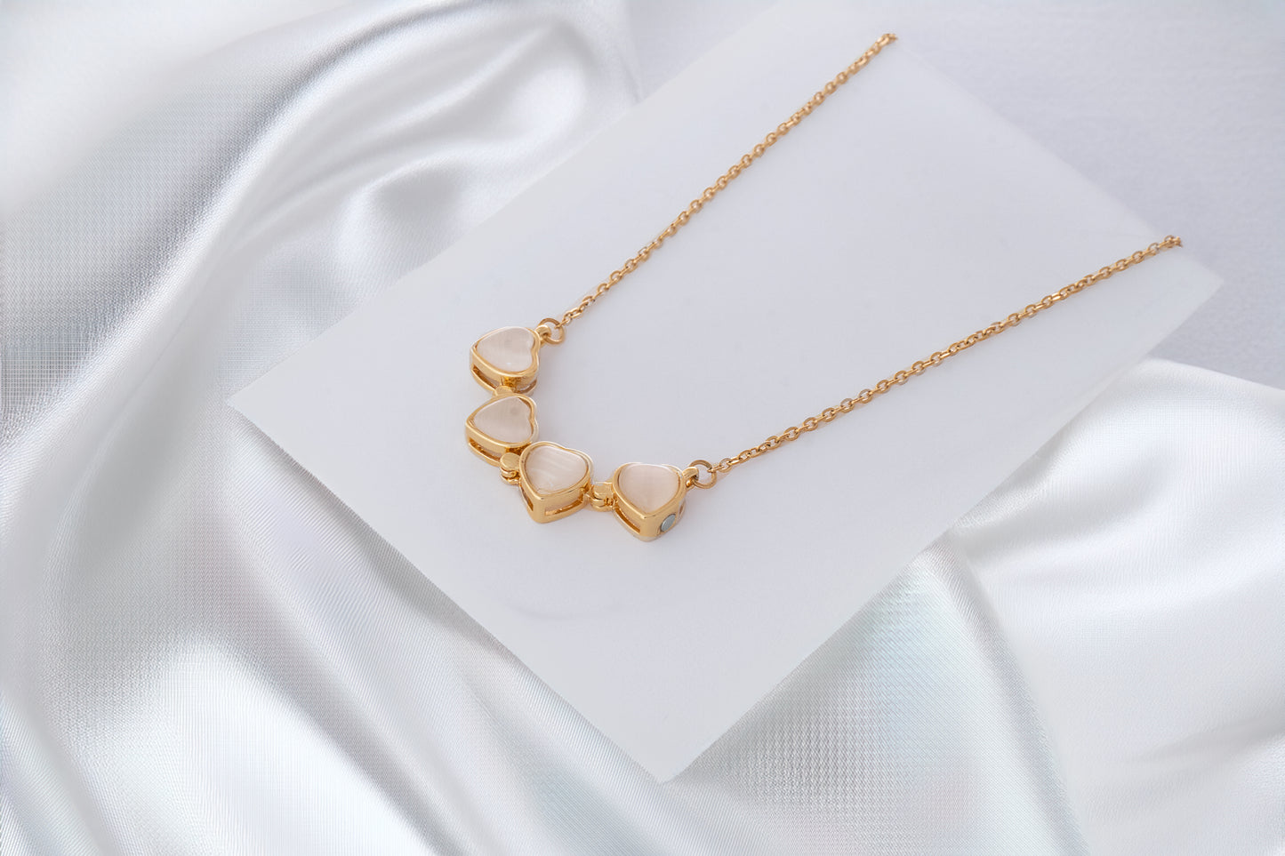MAGNET CLOVER PENDANT