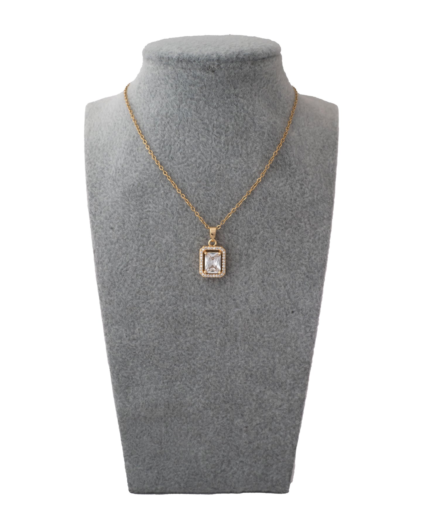 GOLD SOLITAIRE PENDANT