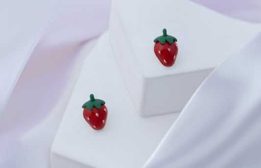 JUICY STRAWBERRY STUDS