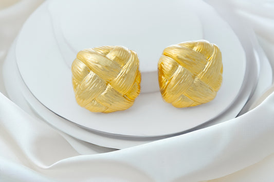 KNOT STUDS