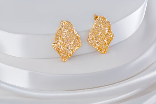 ANTIQUE HAMMERED STUDS