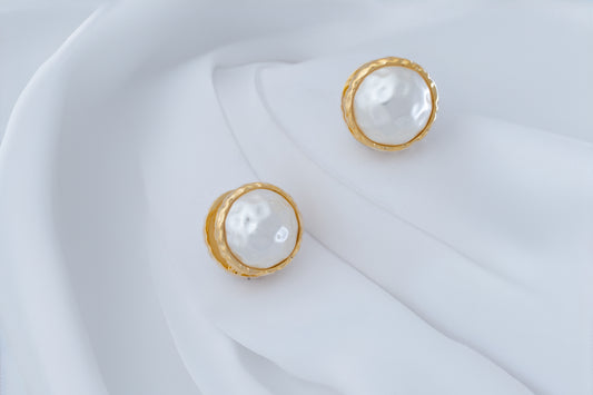 TWO FACED PEARL STUDS